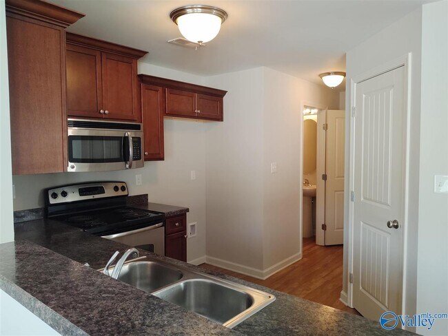 Building Photo - 208 Falling Water Ln SW
