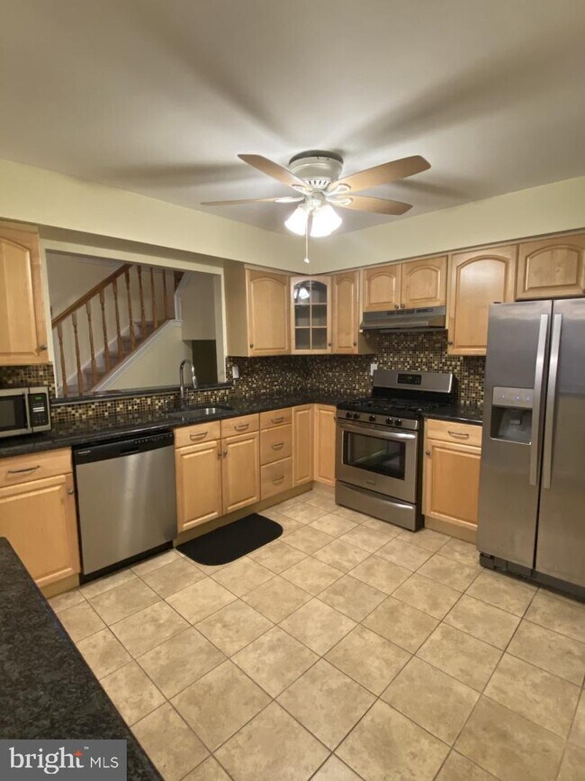 Building Photo - 208 Andover Pl