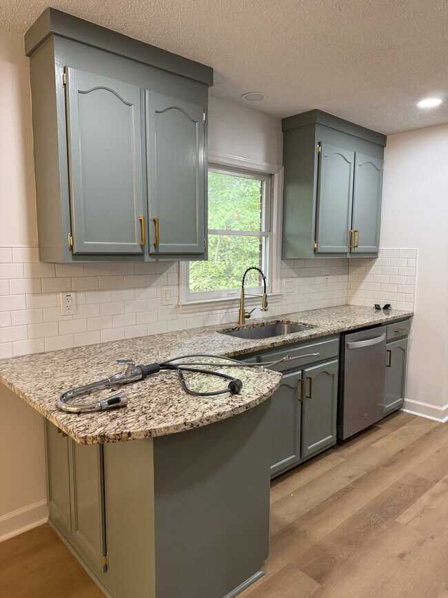 Building Photo - 6227 King George Dr Building Photo - 6227 King George Dr