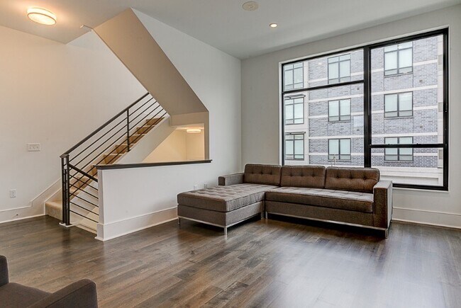 Foto del edificio - 121 Aston Row Ln