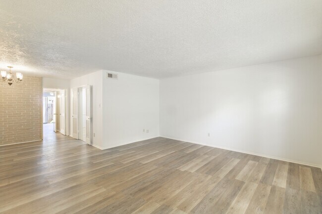Foto del edificio - 429 N Post Oak Ln