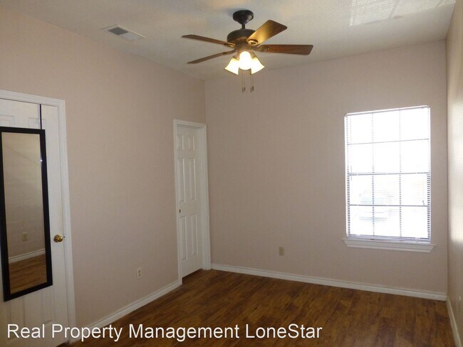 Foto del edificio - 1904 Robbins Pl