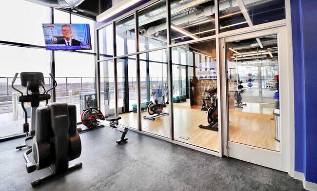 Foto del edificio - 1031 W Addison St