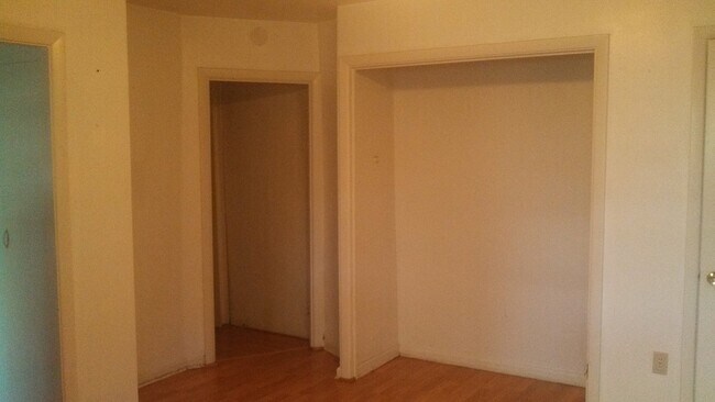 Foto del edificio - 5244-5308 NE Wistaria Drive