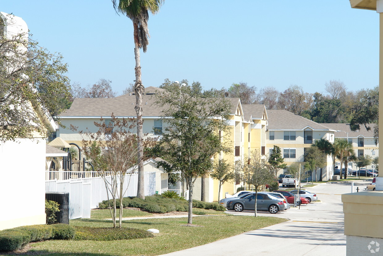 Foto principal - Charleston Place Apartments