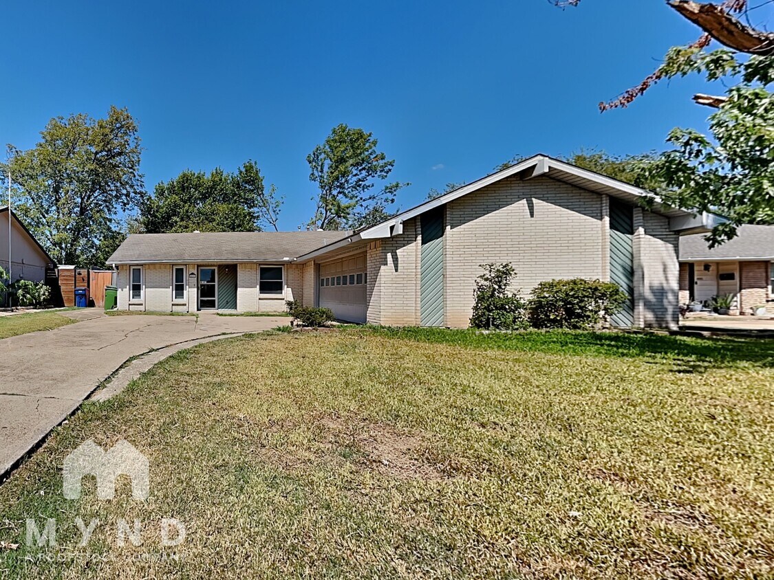 Primary Photo - 405 Birchwood Dr