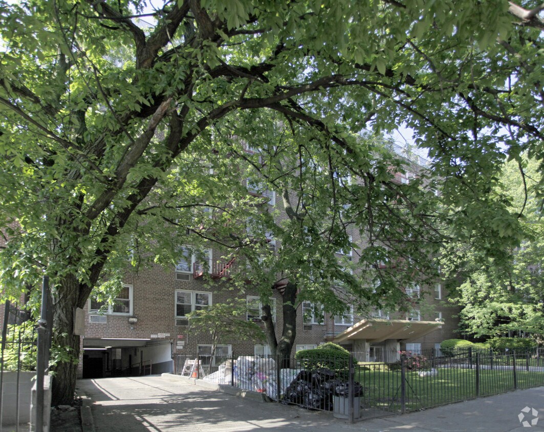 Foto del edificio - 270 Lenox Rd