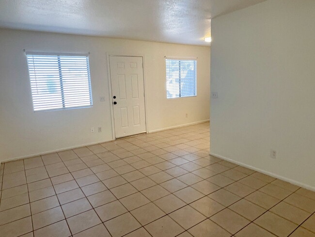Building Photo - 2061 S Apache Dr