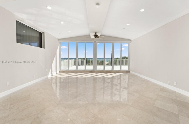 Foto del edificio - 5601 Collins Ave