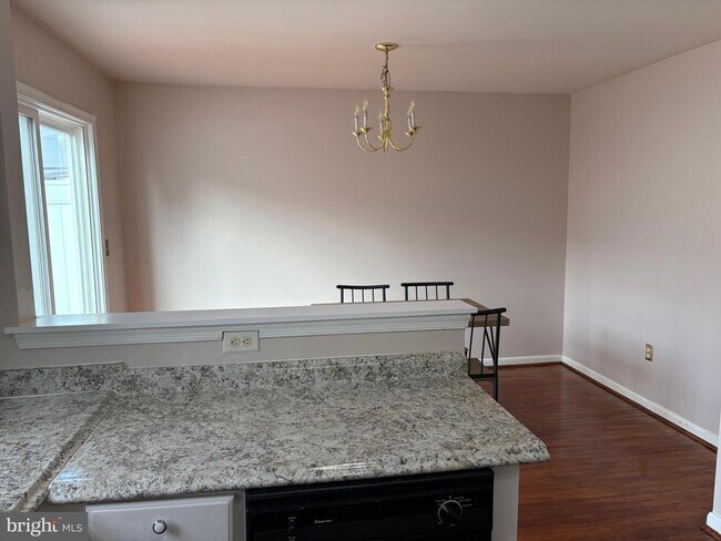 Foto del edificio - 384 Braddock Rd