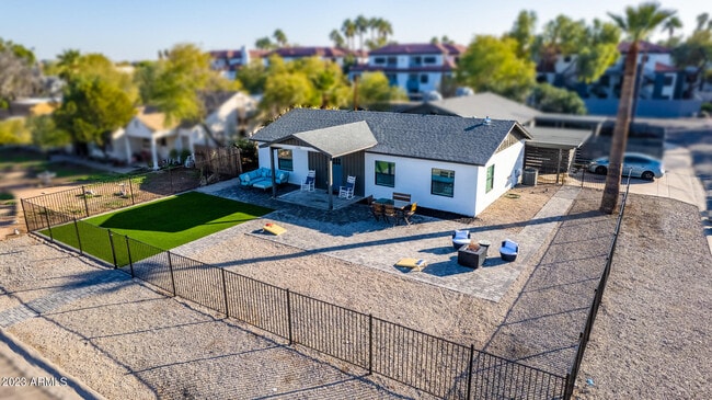 Building Photo - 1101 W Whitton Ave