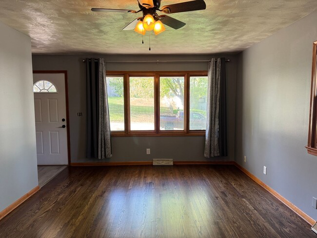 Building Photo - Charming Midtown 3BR Near Benson & UNO for...