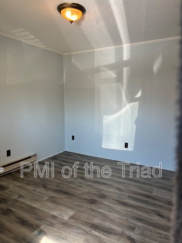 Building Photo - 4070 Bonne Venture Rd