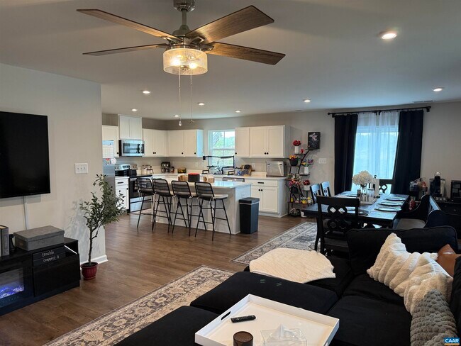 Foto del edificio - 109 Walsh Ln