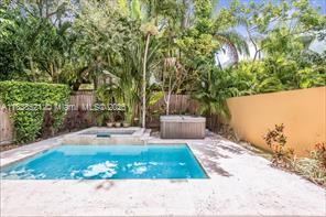 Building Photo - 3065 Allamanda St
