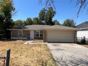 Building Photo - 1843 Greendale Dr