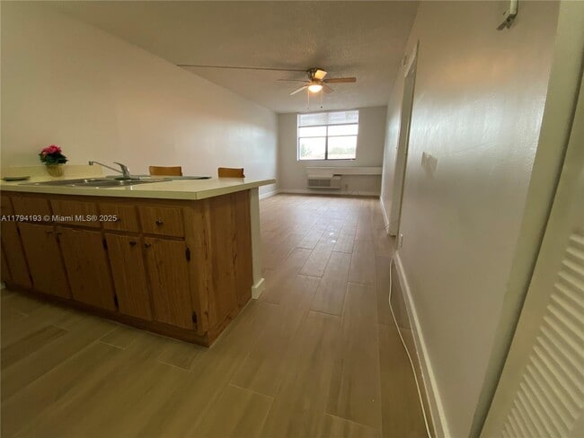 Building Photo - 2501 Riverside Dr