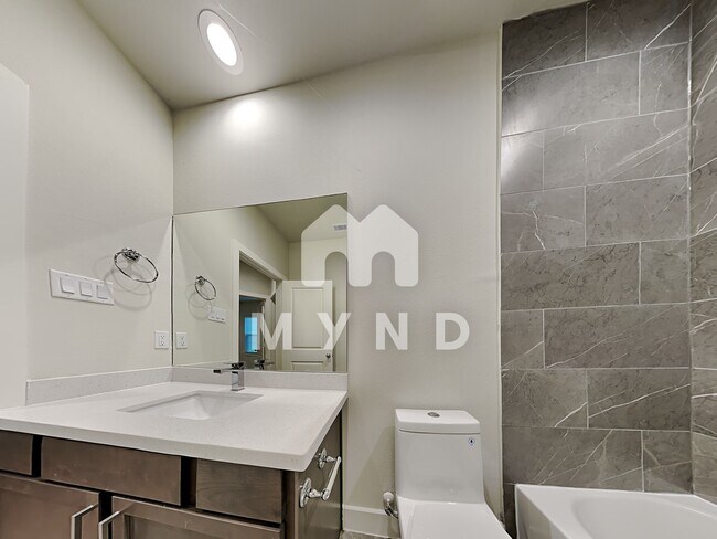 Building Photo - 6387 Paddington Bend Dr