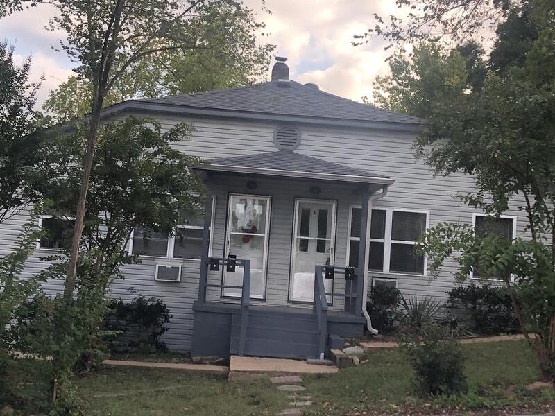 Primary Photo - 406 W College St