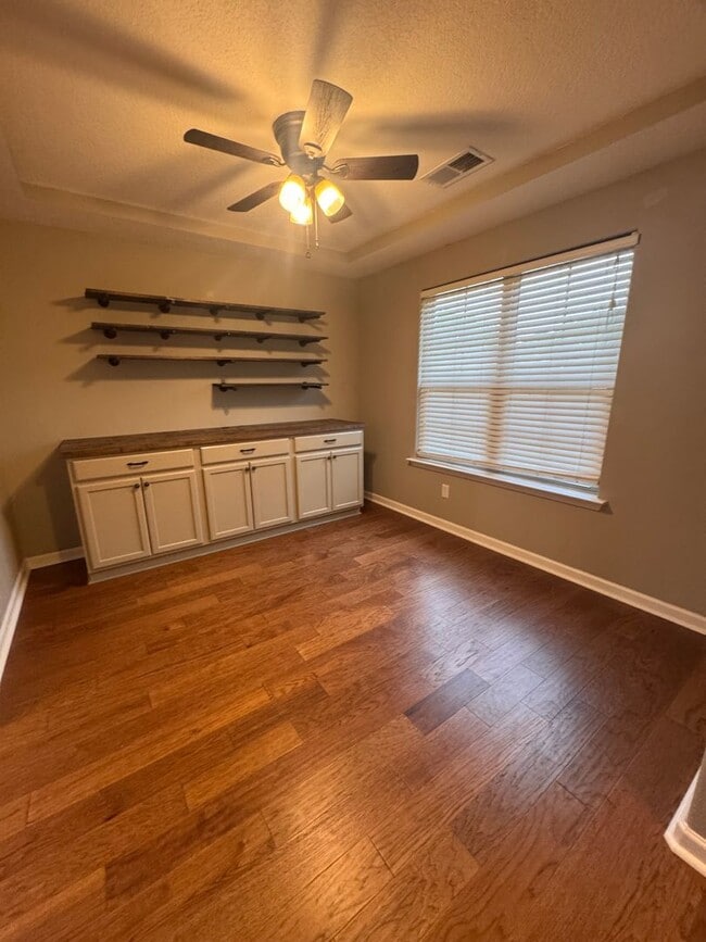 Foto del edificio - Beautiful 3 Bedroom, 2 Bath Home with 2-Car Garage!