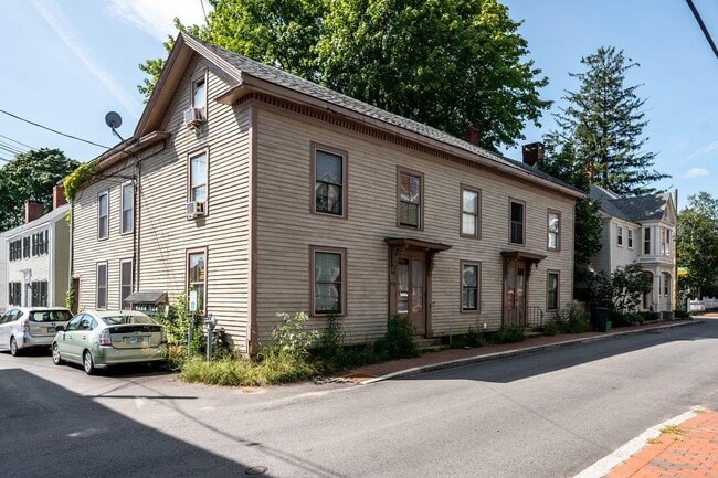 Building Photo - 404 Pleasant St