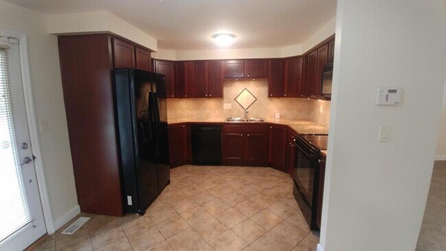 Foto del edificio - 6601 Taylorsville Rd.