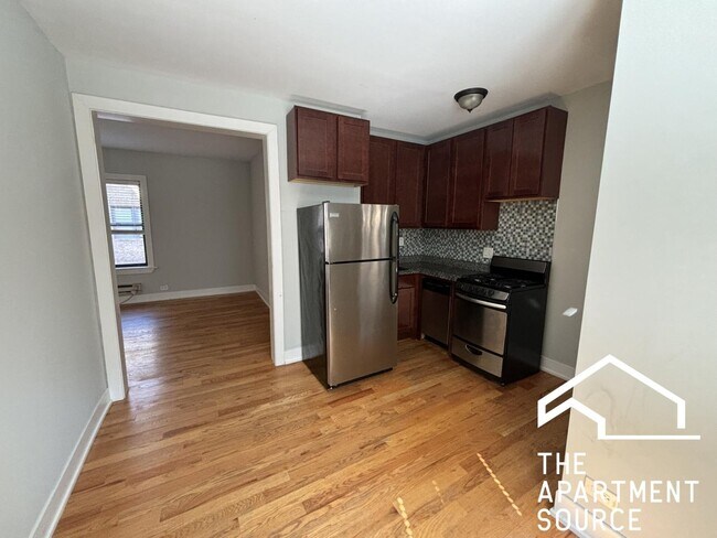 Foto del edificio - 3722 N Pine Grove Ave