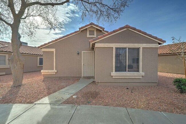 Foto del edificio - COMING SOON! Recently Renovated 2bed/2bath Townhouse in Peoria!