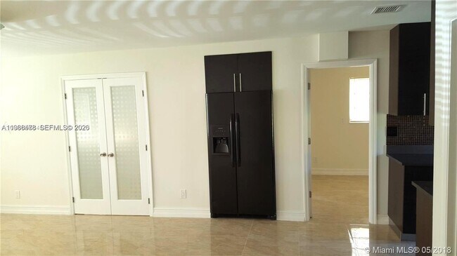 Foto del edificio - 2443 Coolidge St