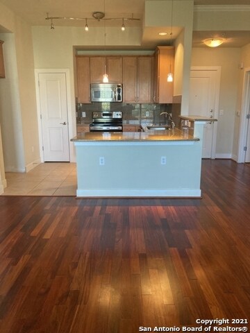 Primary Photo - 7342 Oak Manor Dr