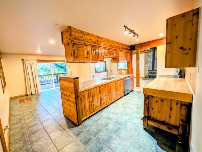 Foto del edificio - Cozy Northwest Living in Lake Minterwood – Spacious Home with Garage