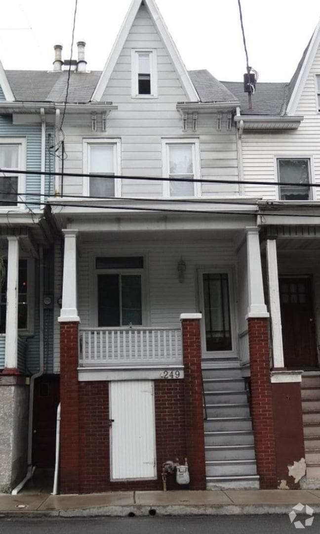 Building Photo - 249 Nichols St