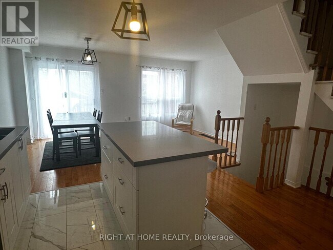 Building Photo - 54 Henderson Crescent