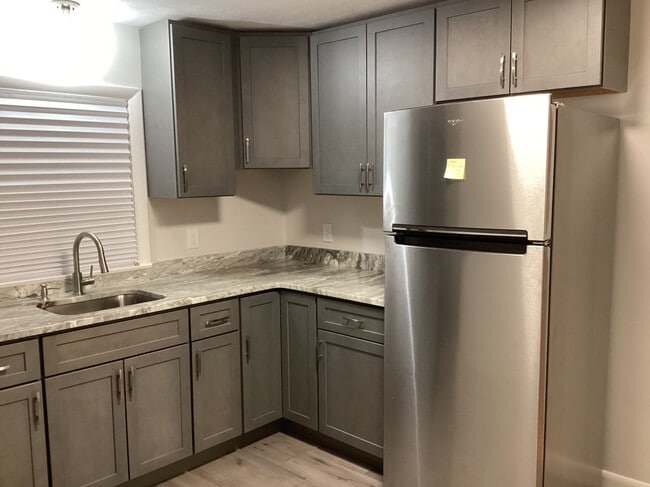 Building Photo - 296 Lynn St