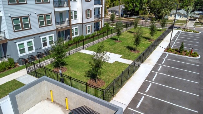 Interior Photo - Everest Largo