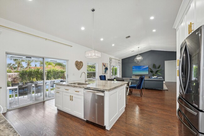 Building Photo - 3780 Cypress Lake Dr