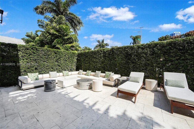 Foto del edificio - 1898 S Miami Ave