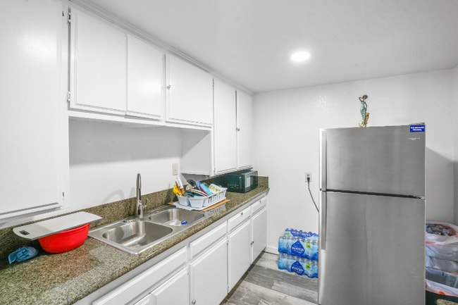 Building Photo - 571 Tilling Way
