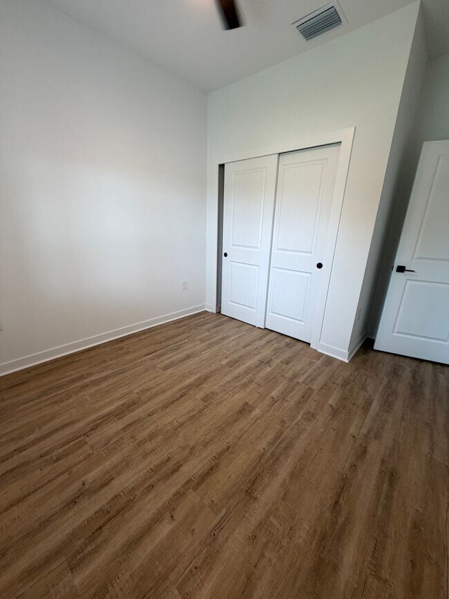 Foto del edificio - 2434 Quentin Ave S