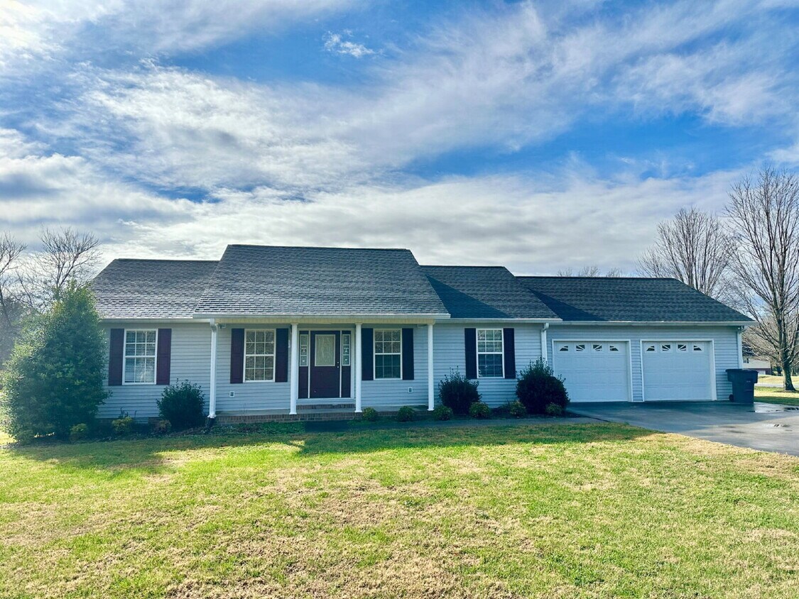 Foto principal - 3-Bedroom with 2 Full Baths in Cookeville - 1380 Sq Ft of Comfort