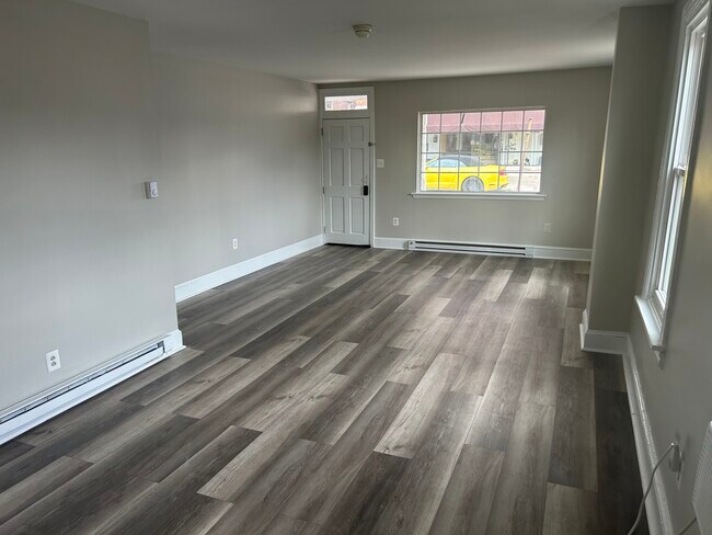 Sala de estar - 24 N Main St