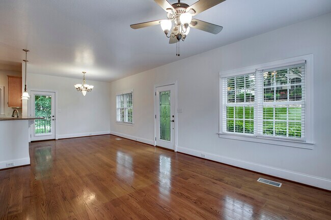 Foto del edificio - 111 Daleyuhski Way