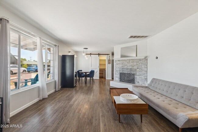 Foto del edificio - 3744 E Amelia Ave