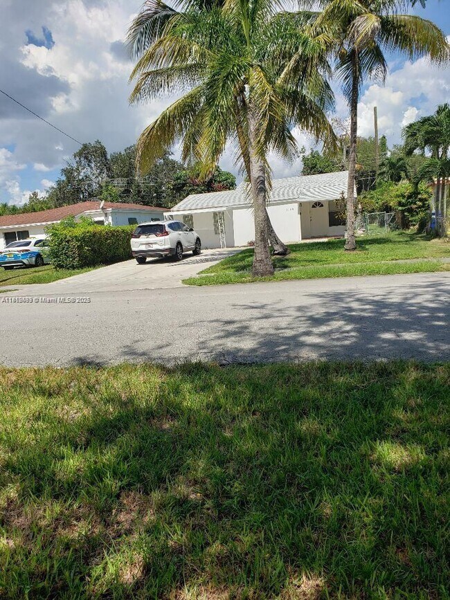 Foto del edificio - 2149 NE 179th St