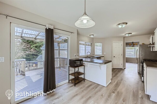 Building Photo - 5308 Picnic Point Rd, Edmonds, WA, 98026