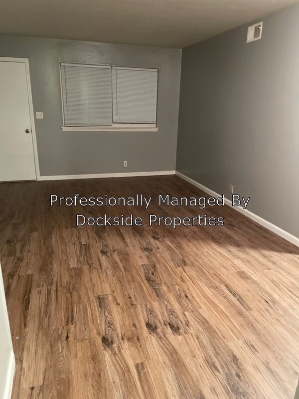 Building Photo - 3810 Carpenter Dr