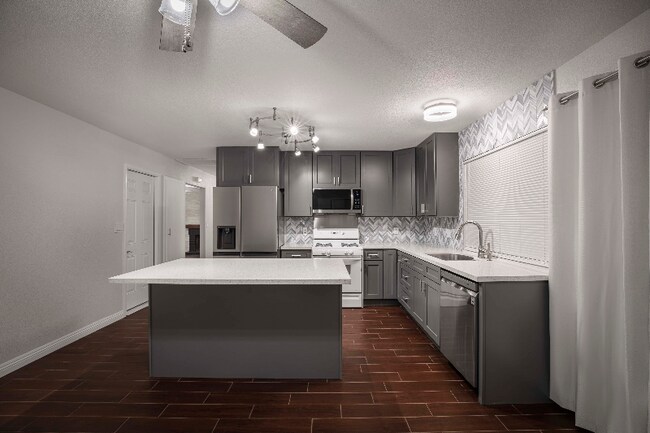 Foto del edificio - 4575 Kenilworth Ct