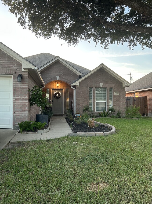 Building Photo - 411 Mason Cir