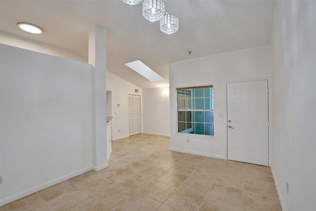 Building Photo - 1030 Crystal Way