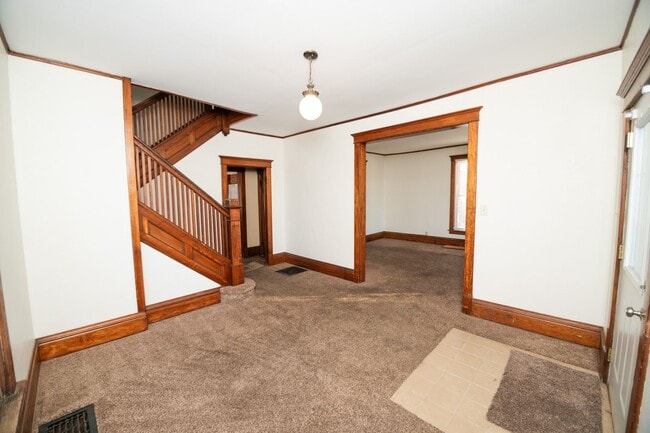 Building Photo - 4 bedroom / 1.5 bath home for rent in Valparaiso